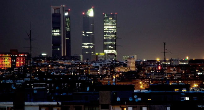 vista-nocturna-de-los-rascacielos-de-la-castellana